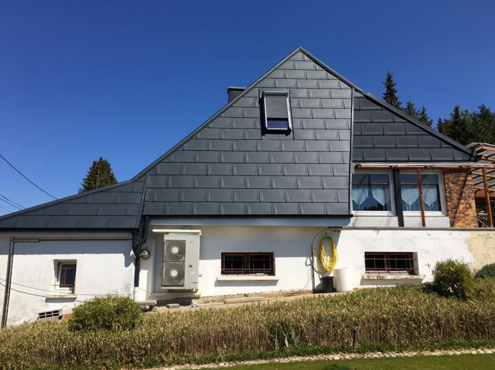 Rénovation de la toiture, un coup de frais pour cette habitation !