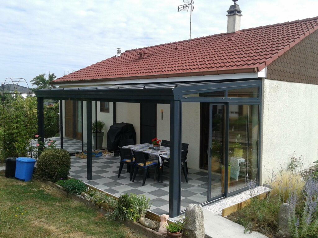 Optez pour une pergola pour faire face aux averses de saison !